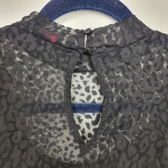 NWT Vince Camuto Mock Neck Long Sleeve Mesh Leopard Print Top in Black - Picture 8 of 16